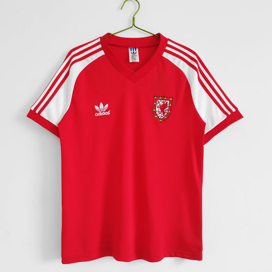 1982 Wales Home kit